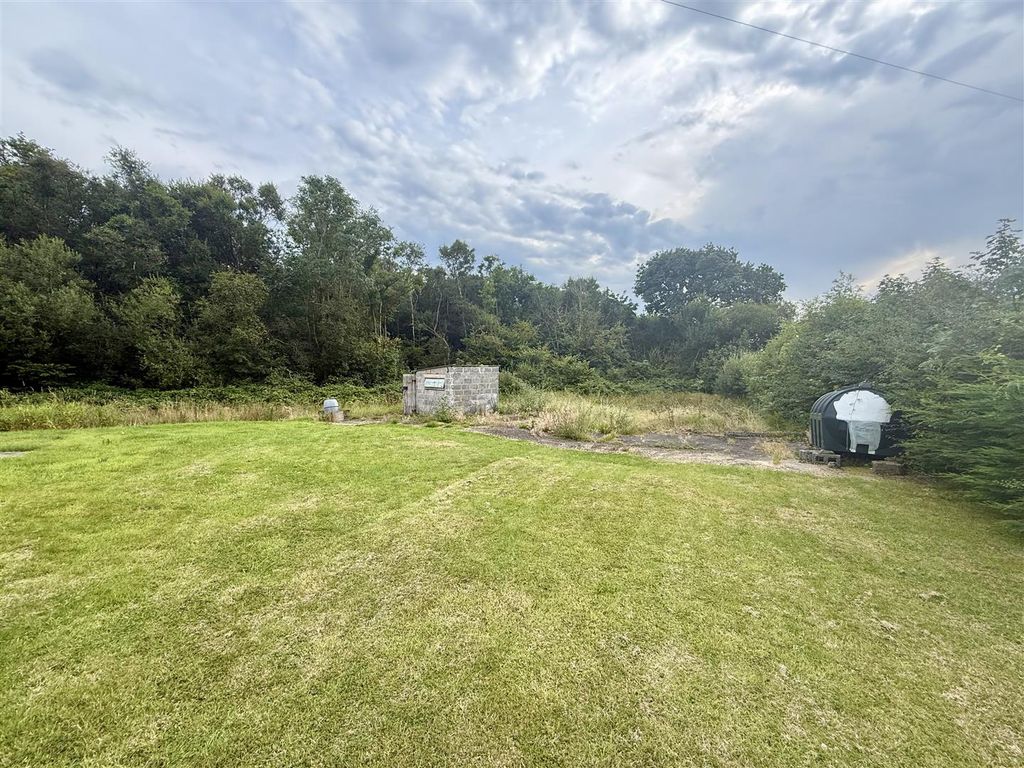 Property photo 3 of 27 Gardens