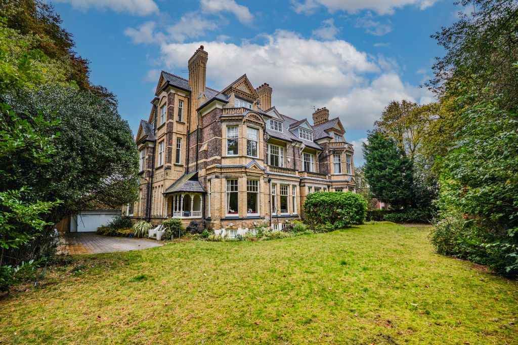 Property photo 1 of 23