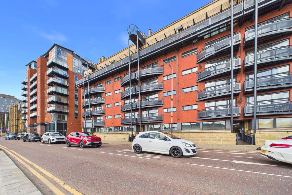 Property photo 2 of 21