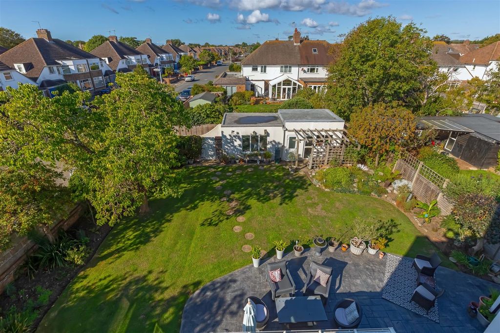 Property photo 3 of 43 Shaftesbury Avenue.Jpg