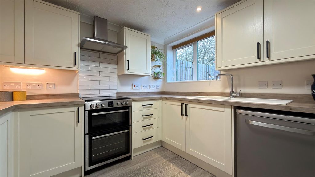 Property photo 3 of 14 Kitchen.Jpg