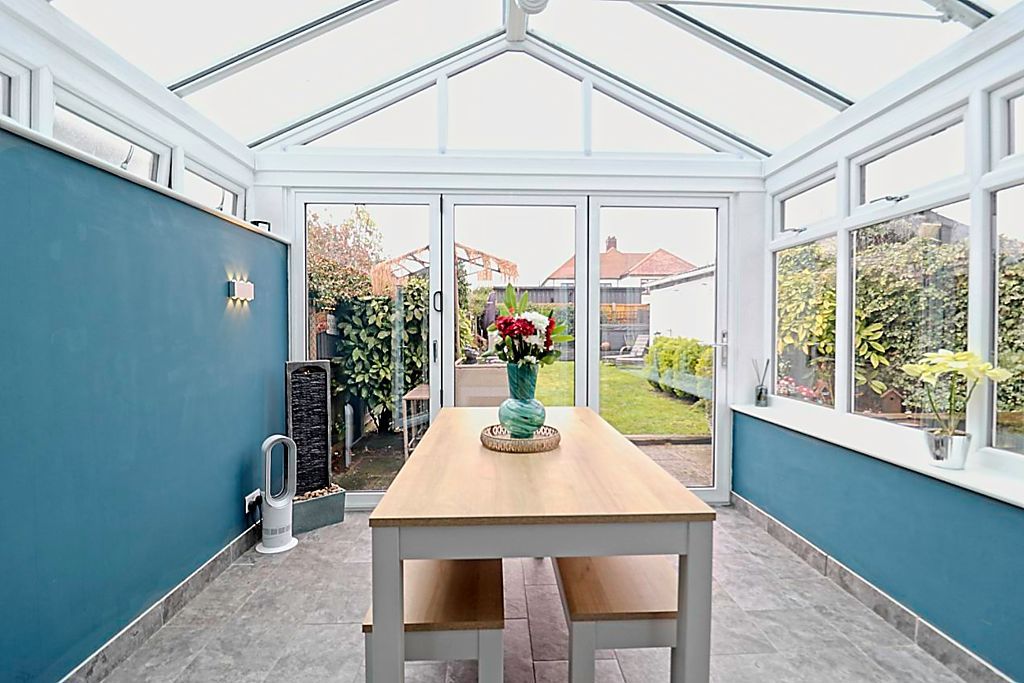 Property photo 3 of 18 Conservatory