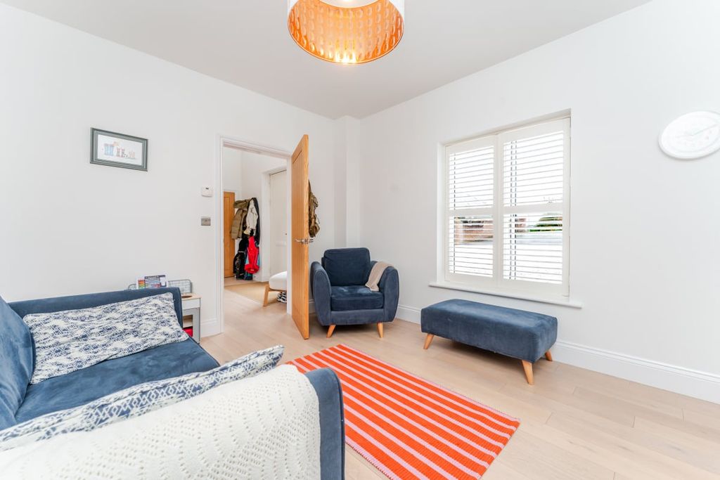 Property photo 3 of 37