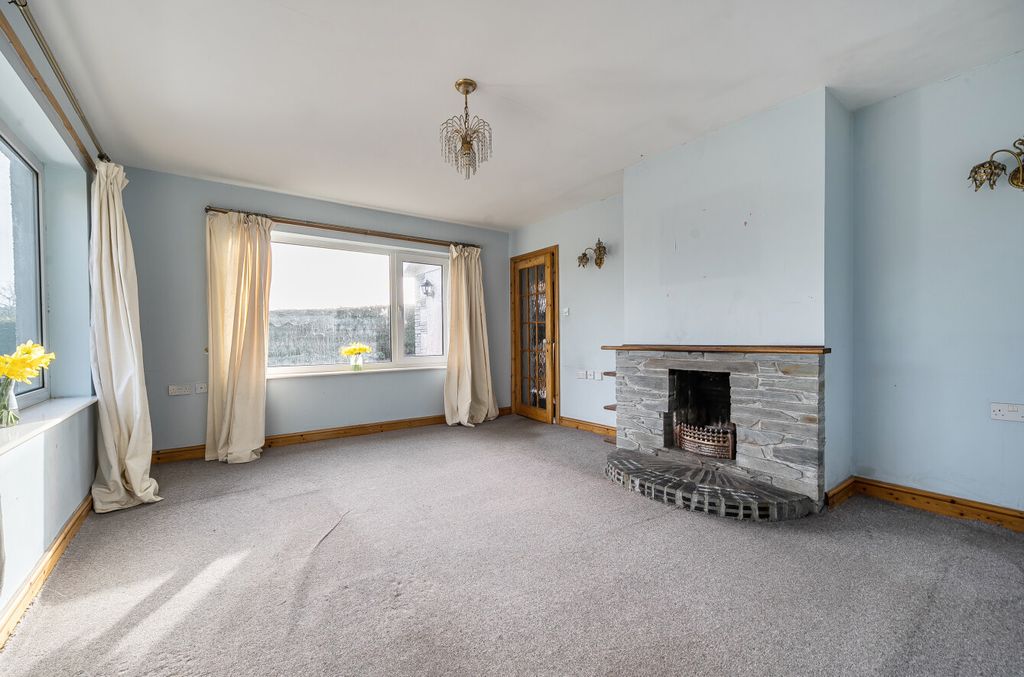 Property photo 2 of 19 2 - 1409368-13-698372...