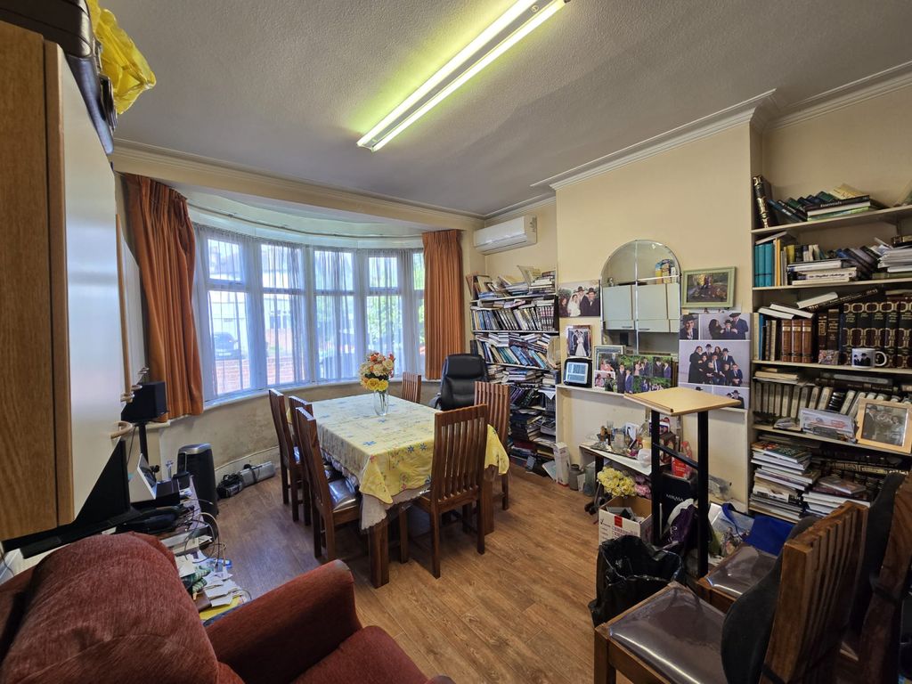 Property photo 2 of 5 Gallery