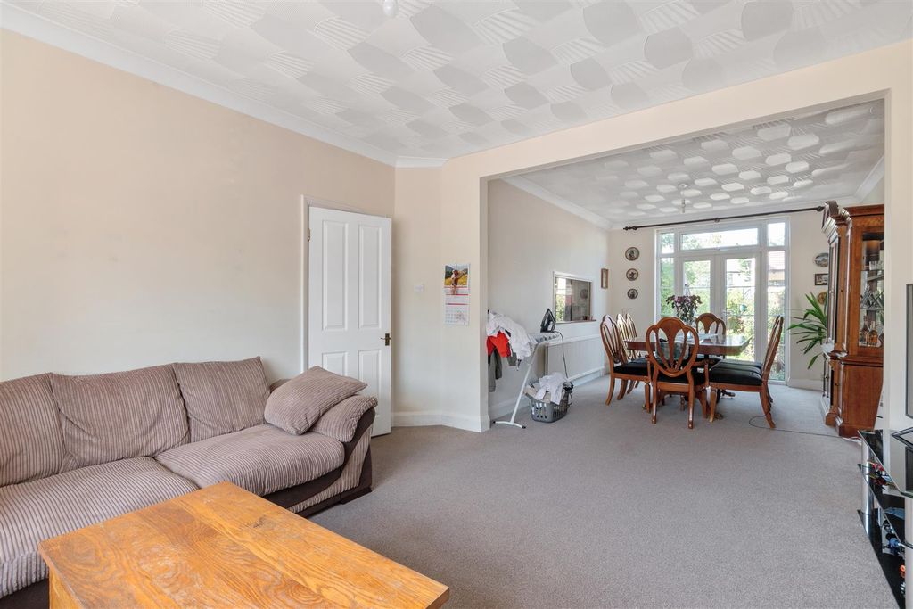 Property photo 3 of 11 Eastway