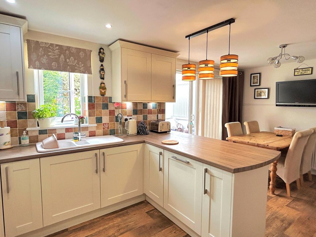 Property photo 2 of 28 Picture No. 85