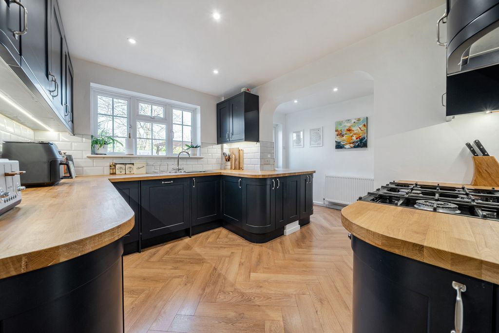 Property photo 3 of 21 1414762-19-699446...