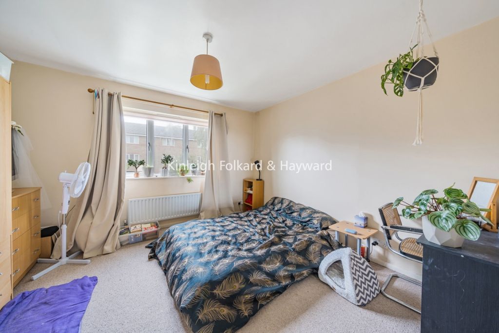 Property photo 3 of 7 04F3A0E8-F2Ac-463B-A