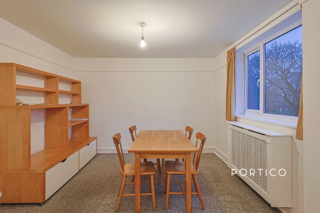 Property photo 3 of 8 Reception