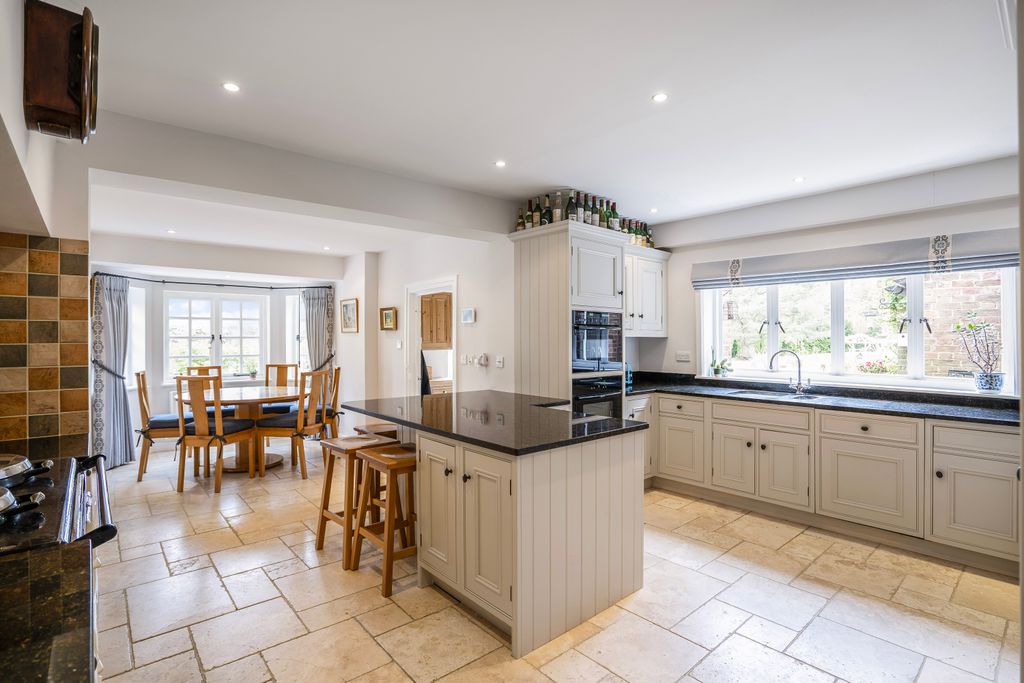 Property photo 2 of 24