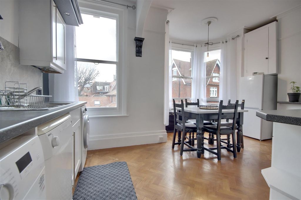 Property photo 3 of 12 5A690695-8Bac-4B32-9162-19D7A0E6133A_1_201_A.Jpeg