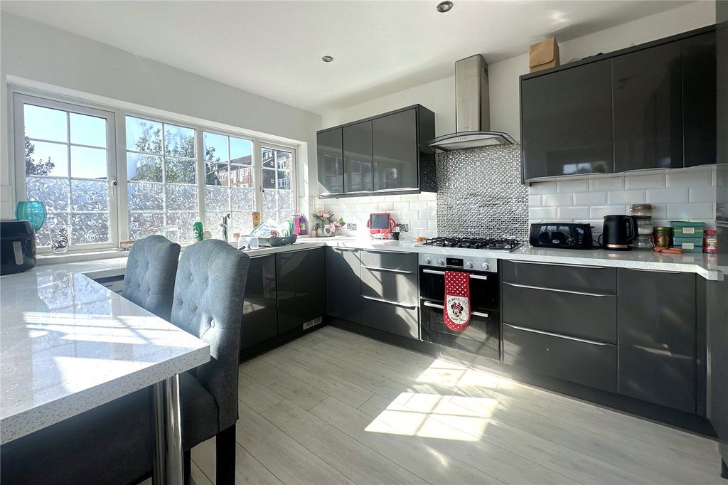 Property photo 2 of 12 Picture No. 11