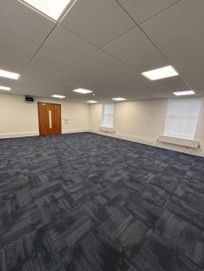 Property photo 1 of 10 30-09 To Let