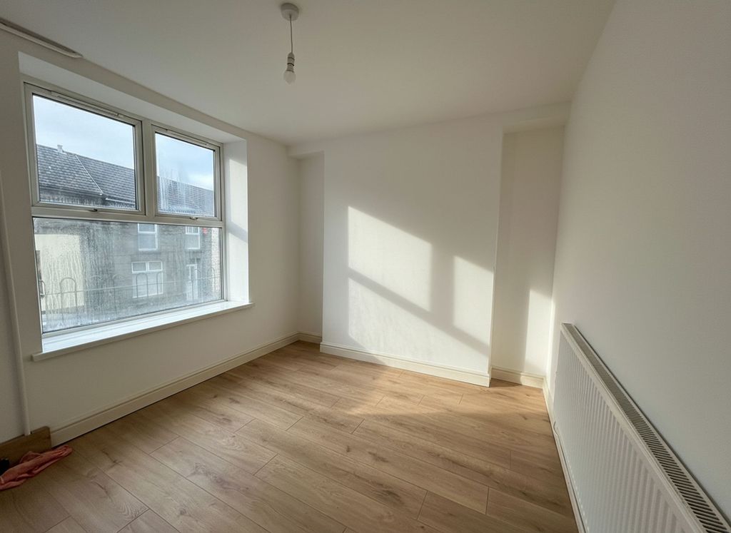 Property photo 3 of 11 Living Room