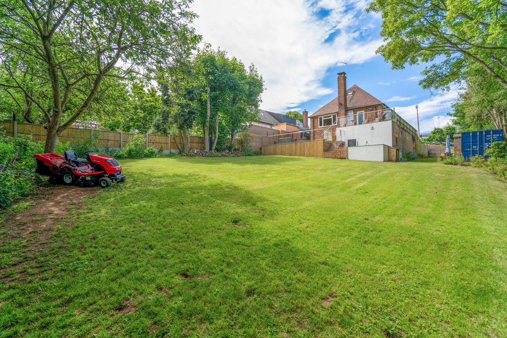 Property photo 2 of 28