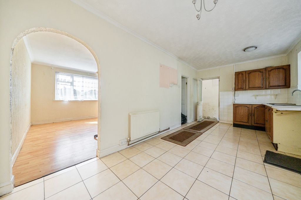 Property photo 3 of 21 Kitchen