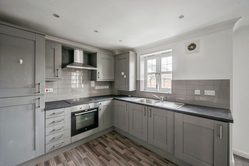 Property photo 2 of 11 Kitchen