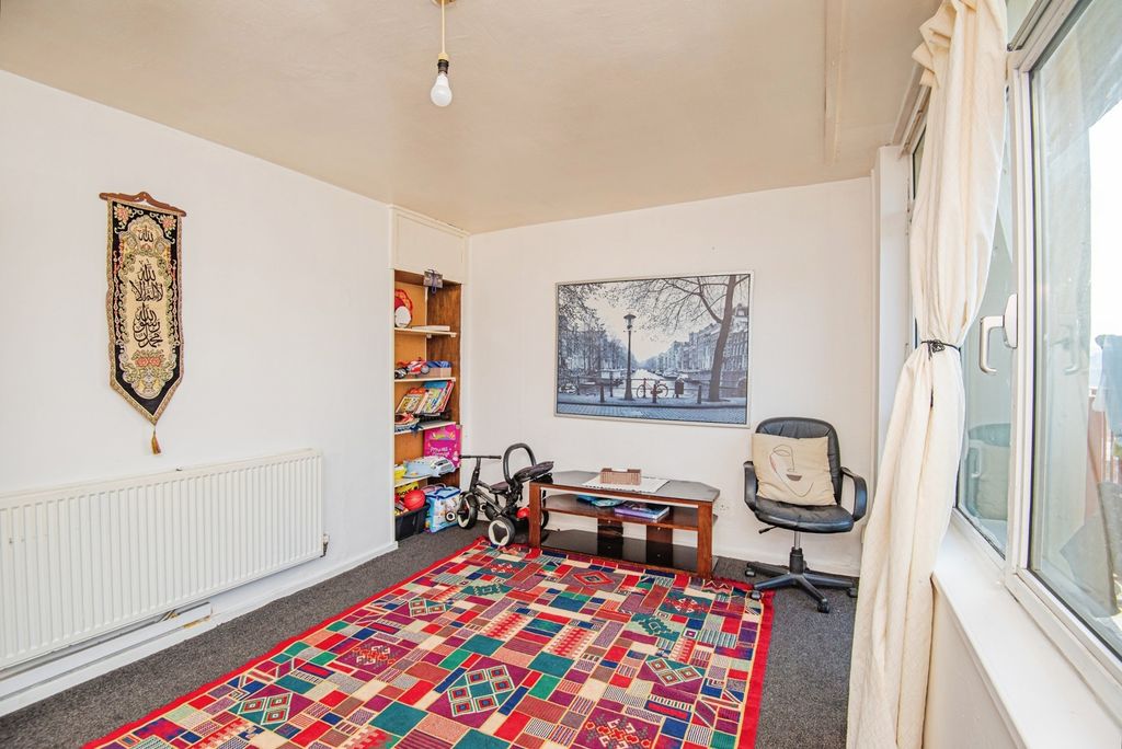 Property photo 2 of 17 Photo