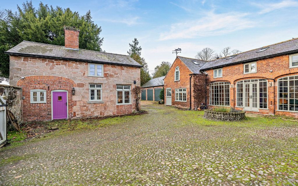 Property photo 2 of 53 Courtyard &amp; Cottage