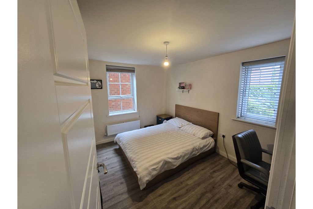 Property photo 3 of 10 Bedroom