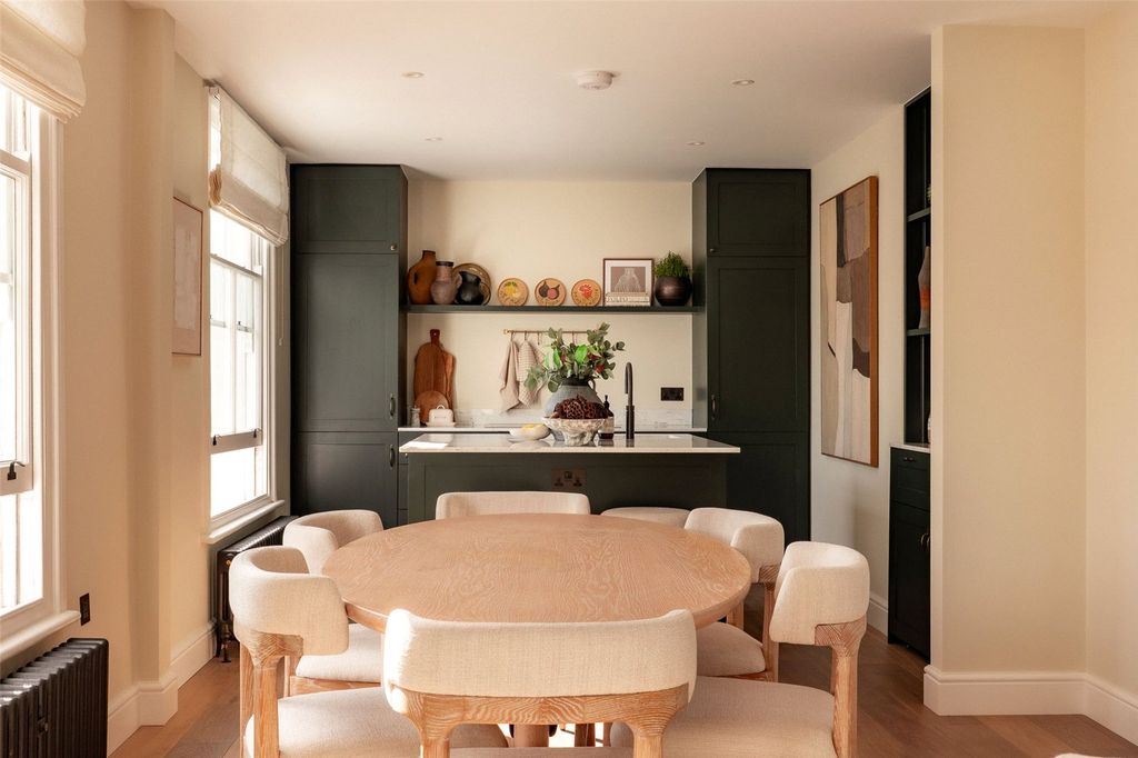 Property photo 3 of 16 Picture 3