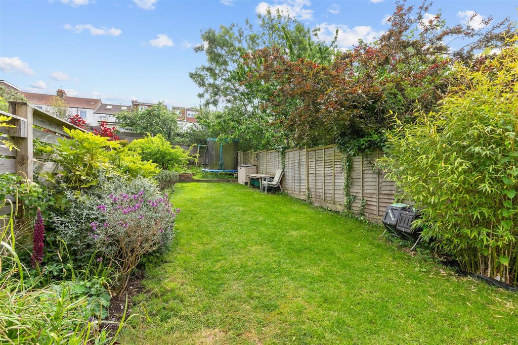 Property photo 2 of 11 Hertford Road-2.Jpg