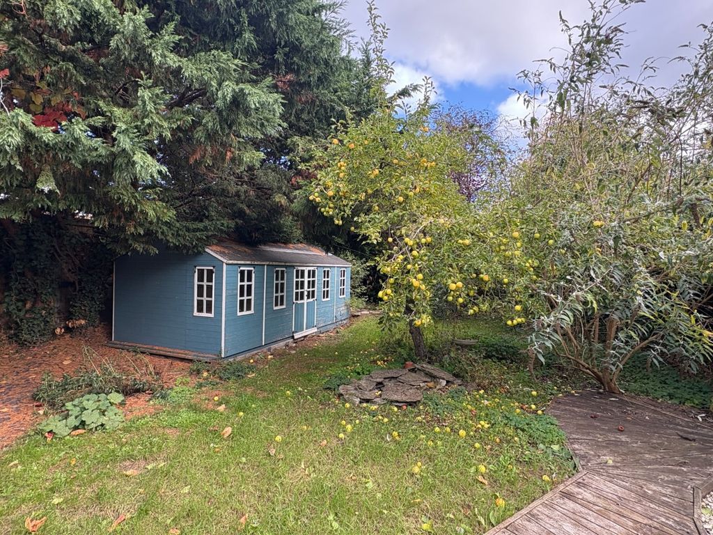 Property photo 2 of 17 Picture No. 24