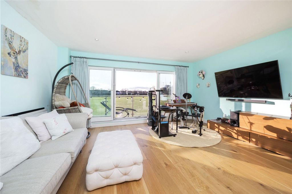 Property photo 3 of 14 Picture No. 16