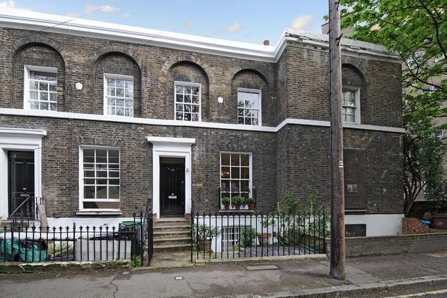 Property photo 1 of 1 A Bright And Airy Two Double Bedroom First Floor Flat Located Within Minutes Of Lambeth North And Westminster.