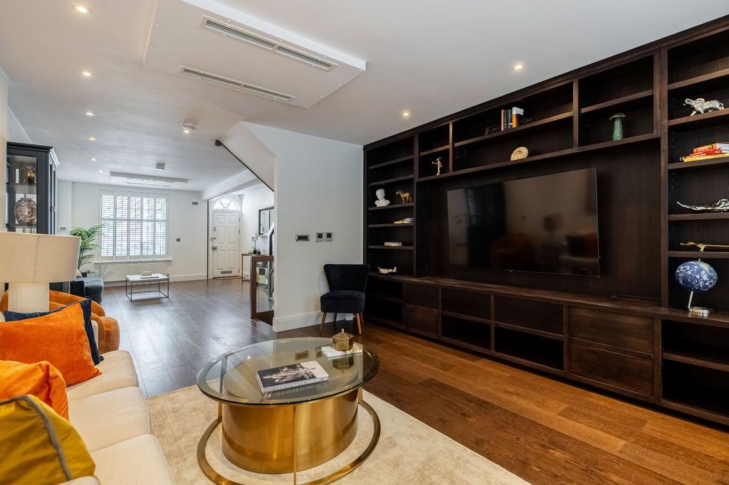 Property photo 3 of 17 Reception Room