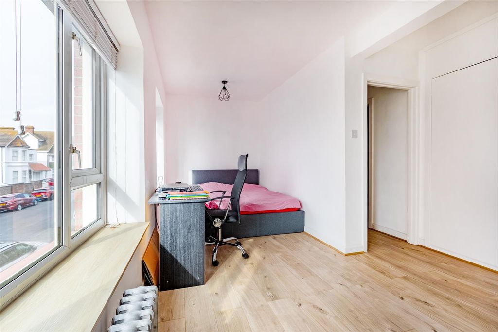 Property photo 3 of 8 Studio Area