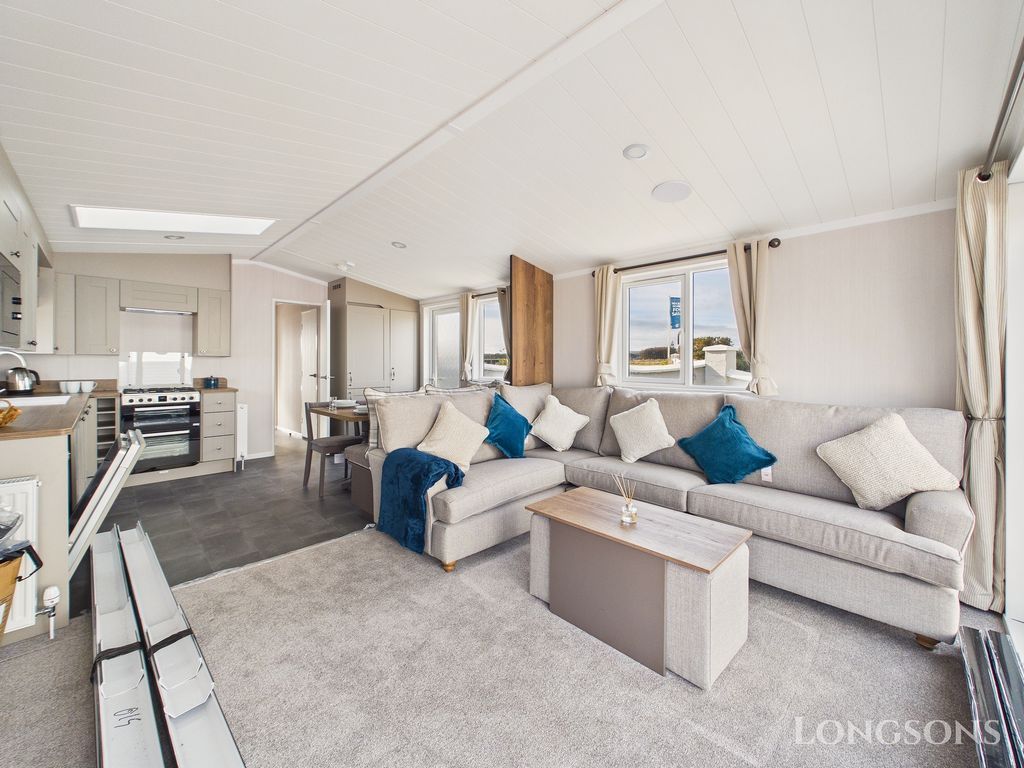 Property photo 3 of 19 Cam02173G0 Pr0353 Still022