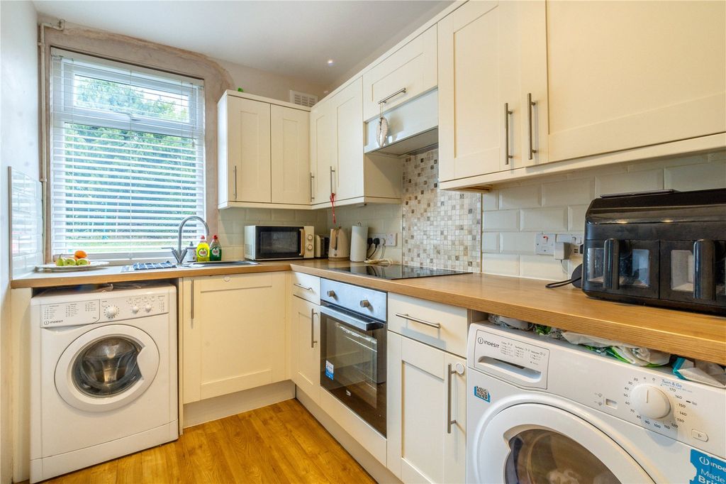 Property photo 3 of 17 Picture No. 23