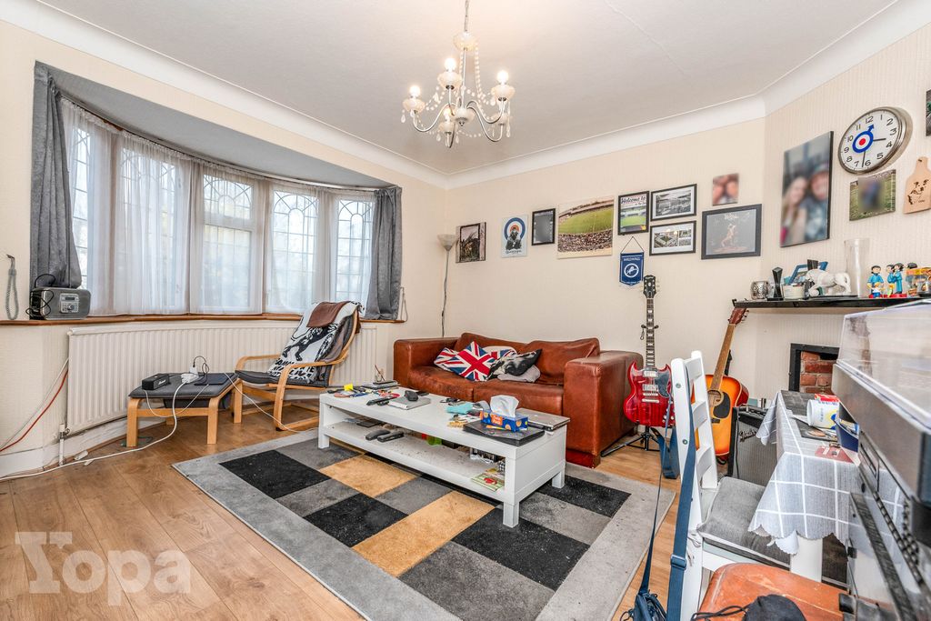 Property photo 3 of 18 Photo #3