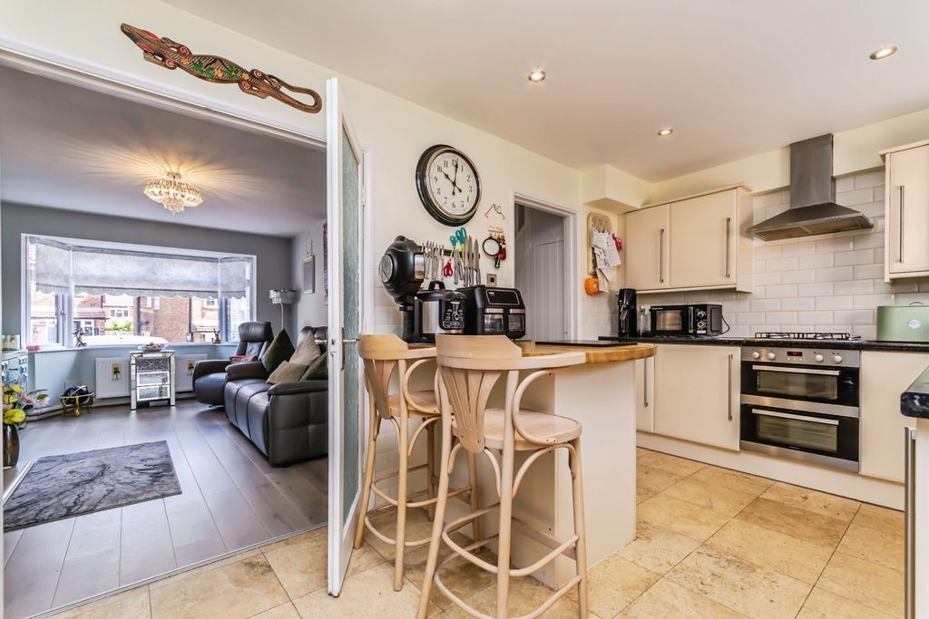 Property photo 3 of 18 Pbox-Img.Jpg