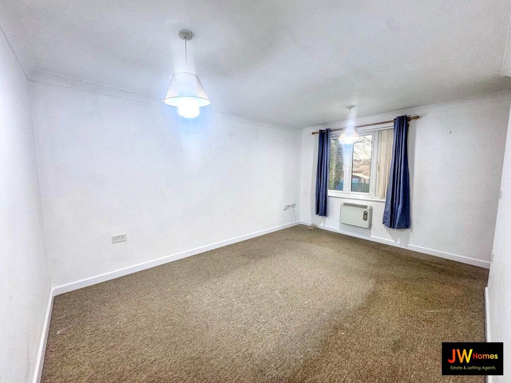 Property photo 2 of 10 Living Room 1 (4)