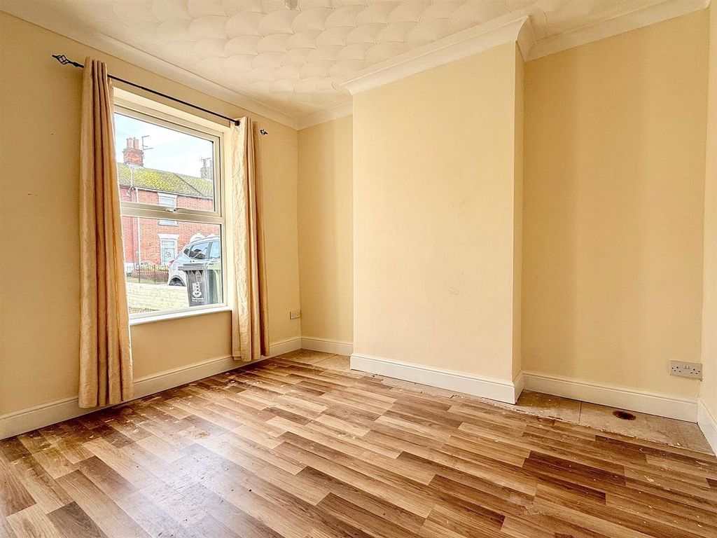 Property photo 2 of 11 Lounge.Jpg