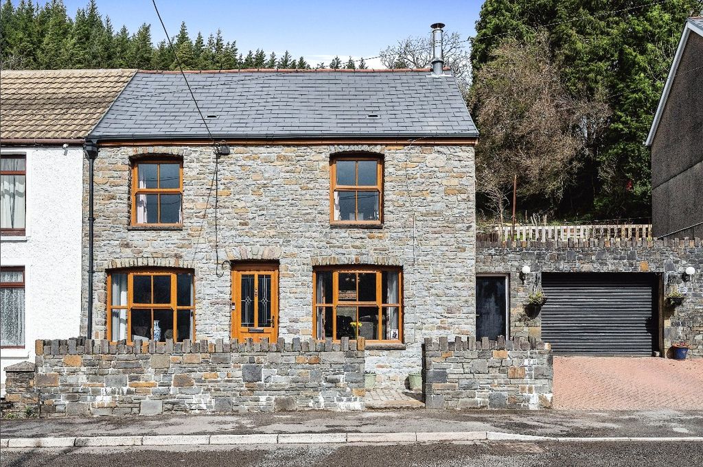 Property photo 1 of 17 Picture No. 01