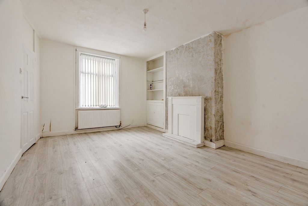Property photo 2 of 15 Pbox-Img.Jpg