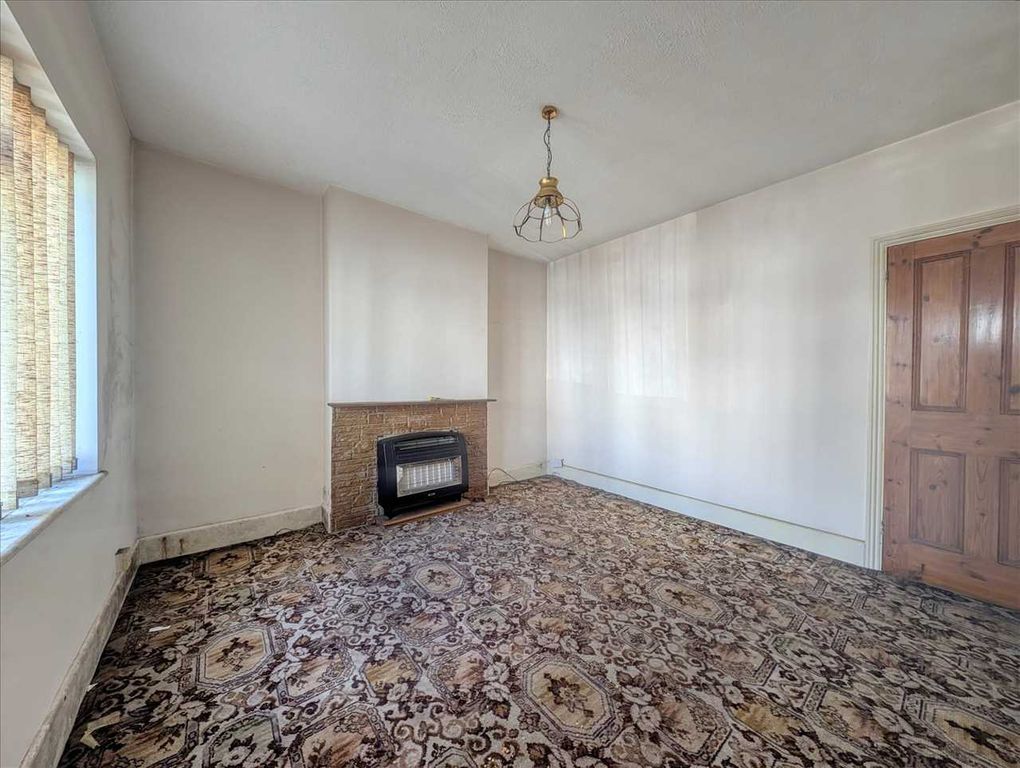 Property photo 3 of 13 Lounge