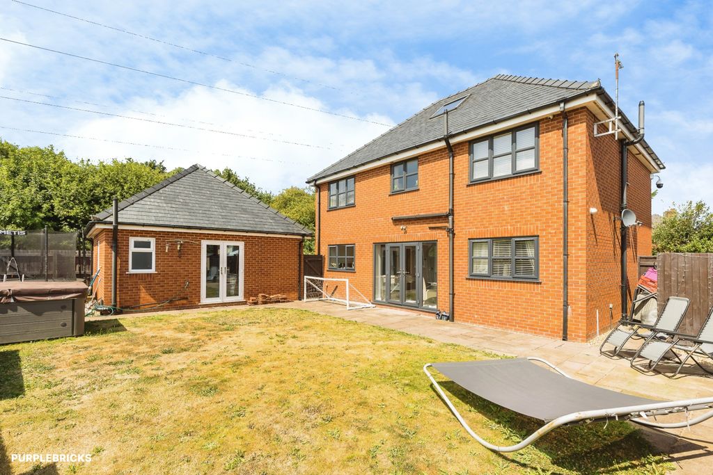 Property photo 3 of 37
