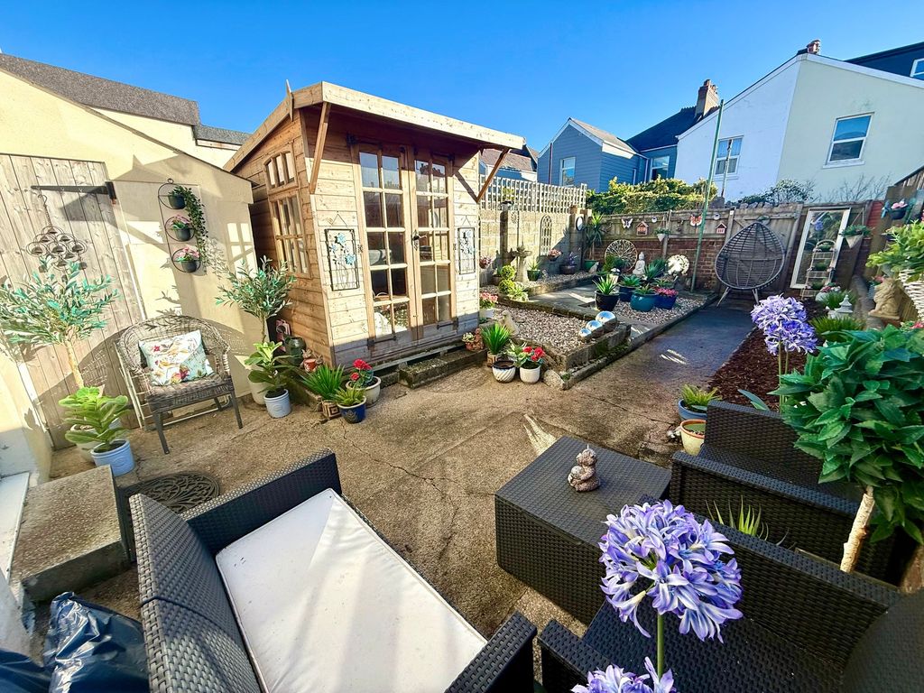 Property photo 2 of 20