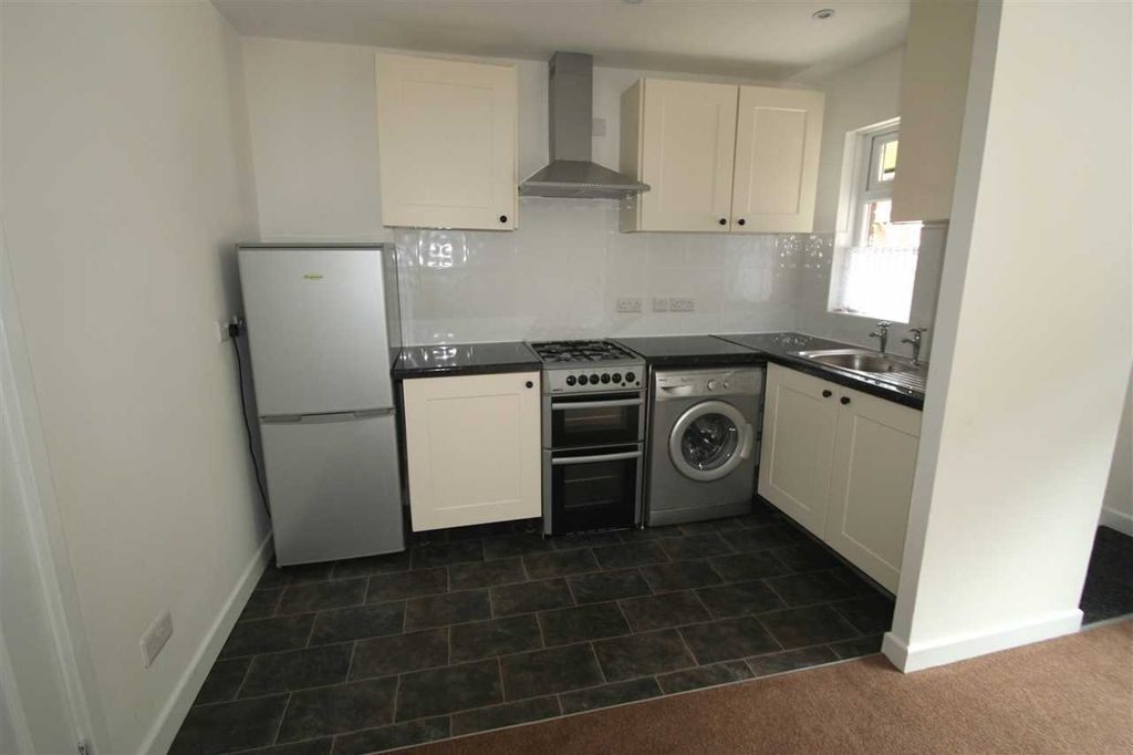 Property photo 2 of 8 Kitchen