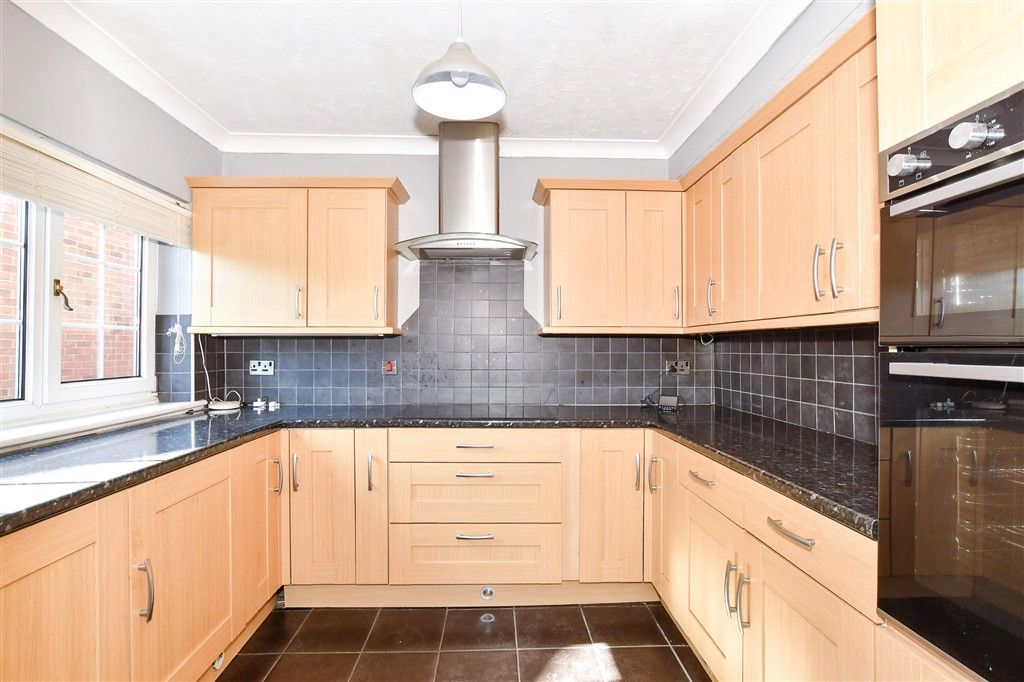 Property photo 3 of 16 Kitchen