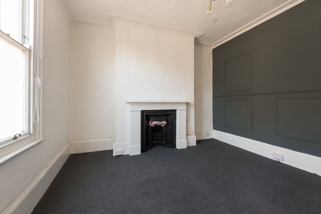 Property photo 2 of 20 Picture No. 14