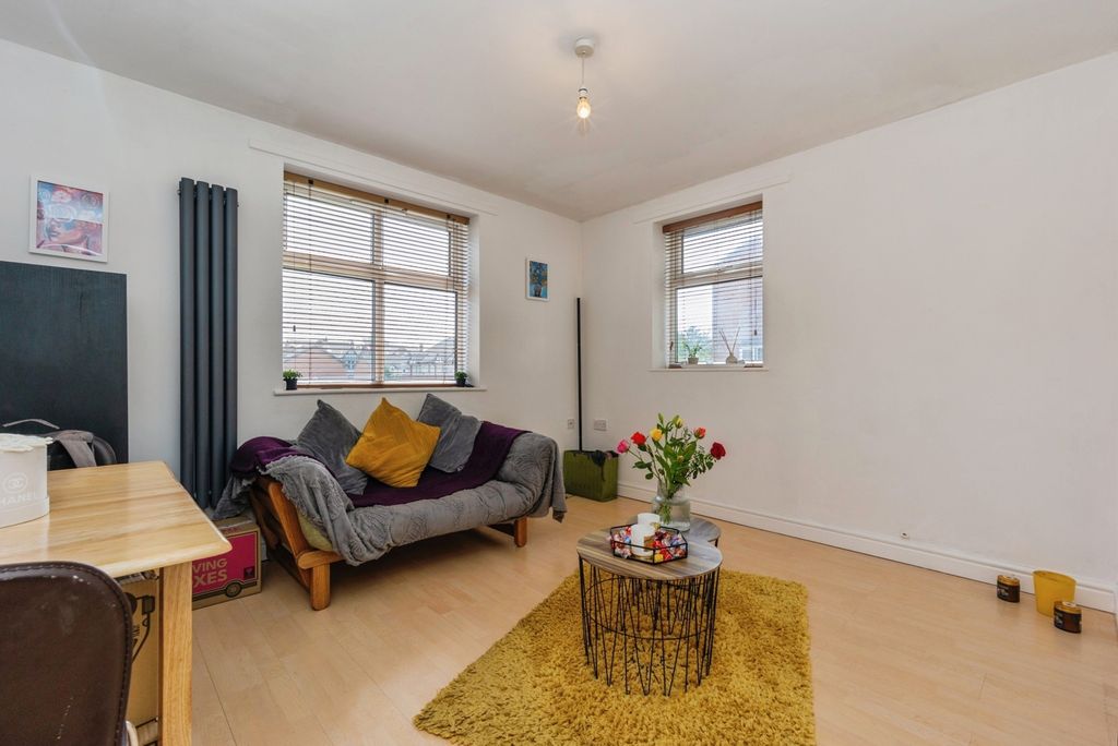 Property photo 2 of 16 Pbox-Img.Jpg