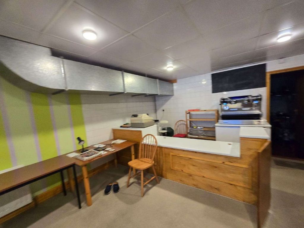 Property photo 2 of 6