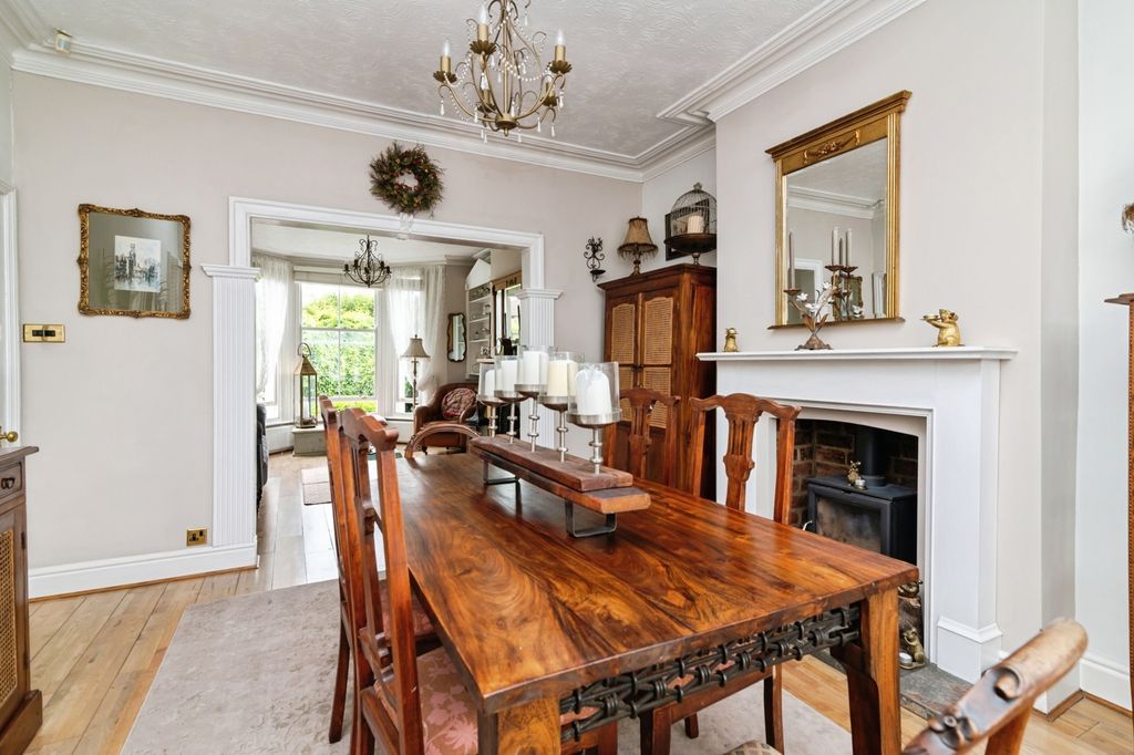 Property photo 3 of 33 Photo