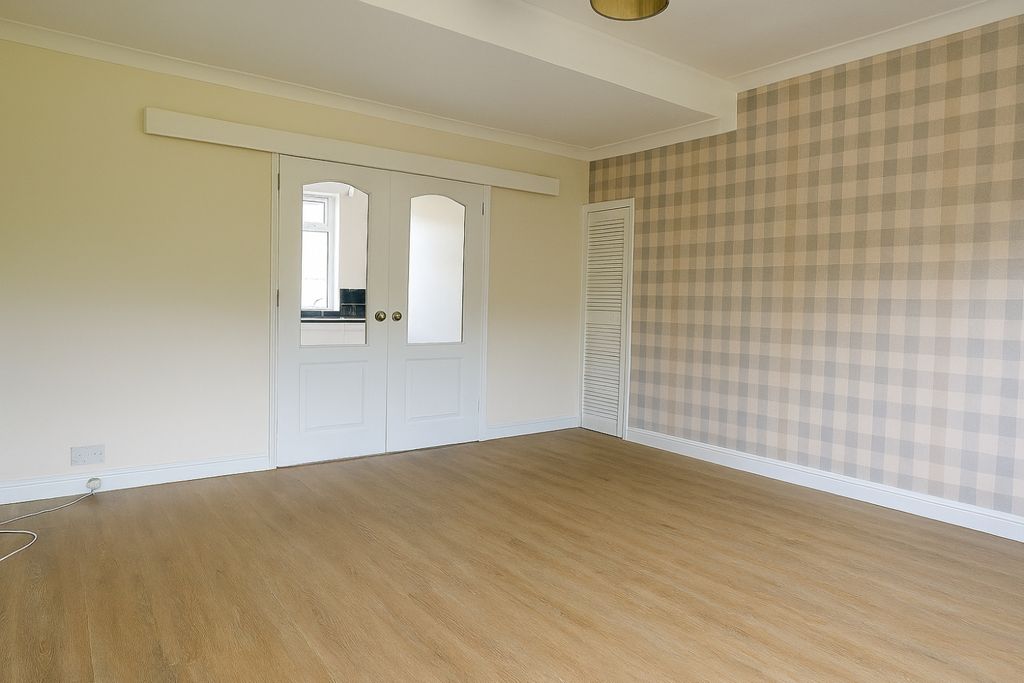 Property photo 3 of 5 Designer (7)